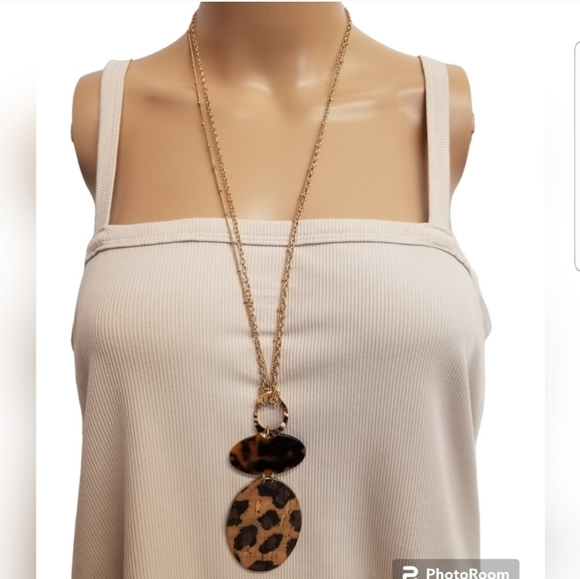 CATO LONG GOLDTONE CHAIN & LEOPARD PRINT PENDANT NECKLACE - Picture 1 of 5